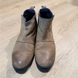 Sorel Emilie Chelsea boots